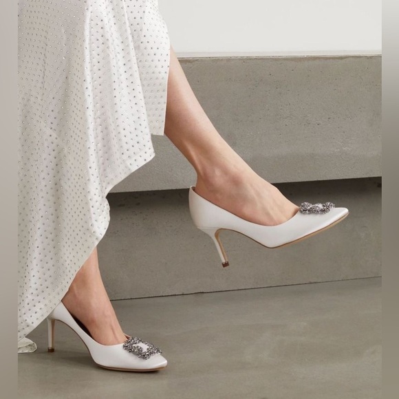 Manolo Blahnik Hangisi 70MM Crystal Buckle Satin Pumps white, size 36 - Picture 4 of 8